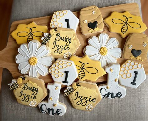 First Bee Day Cookies Decorated, Bee Theme Cookies Decorated, 1st Bee Day Cookies, Bee Birthday Cookies, 1st Birthday Cookies Decorated, First Bee Day Cookies, Bee Day Cookies, Bee Theme Cookies, Bee Cookies Decorated