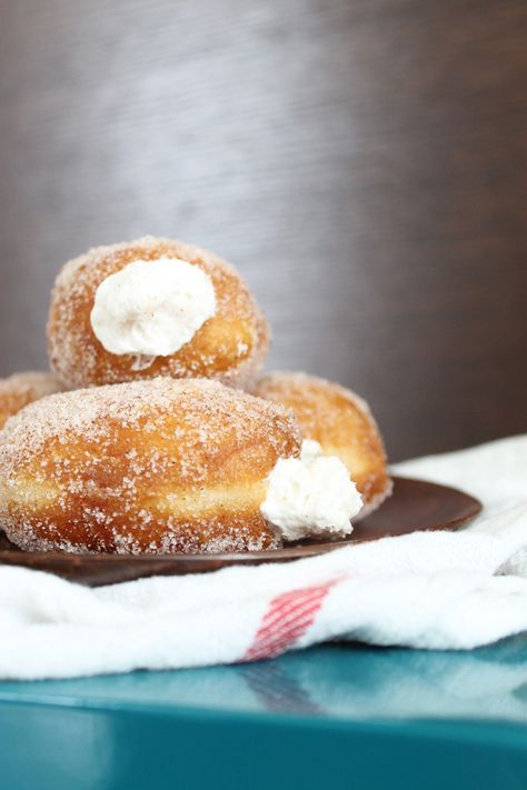 xoxohannah: Homemade Vanilla Creme Filled Donuts Dunkin Donuts Vanilla Cream Filled Donut, Krispy Kreme Donuts Recipe Cream Filled, Cream Donut Filling Recipe, Krispy Kreme Cream Filling Recipe, Donut Cream Filling, Donut Cream Filling Recipe, Easy Doughnuts, Cream Filling Recipe, Cream Filled Donuts