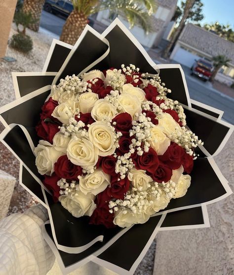 Ramo Flowers For Quince, Ramo Flower Bouquet, 50 Flowers Bouquet, Ramo Buchon For Mom, Mother Day Bouquet Ideas, Flower Bouquet Aesthetic Valentine, Custom Bouquet Of Flowers, Valentines Day Ramos, Proposal Flowers Bouquets