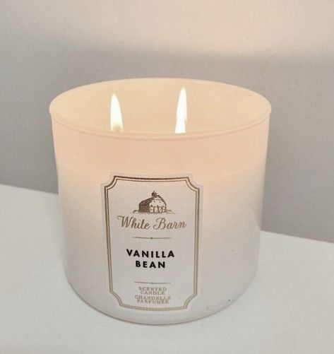 Vanilla Aesthetic, Candle Obsession, Pretty Candle, Fotos Aesthetic, Vanilla Candle, Aesthetic Candles, Cute Candles, Vanilla Girl, Candle Aesthetic