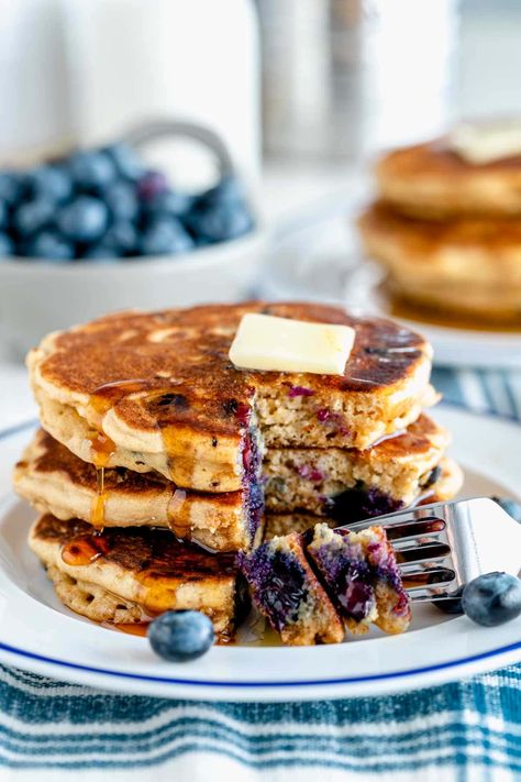 Pancakes Restaurant, Healthy Blueberry Pancakes, Wheat Pancake Recipe, Pancake Restaurant, Healthy Blueberry Cake, Blueberry Snacks, Fruit Leather Recipe, Blueberry Pancakes Recipe, Fruit Pancakes