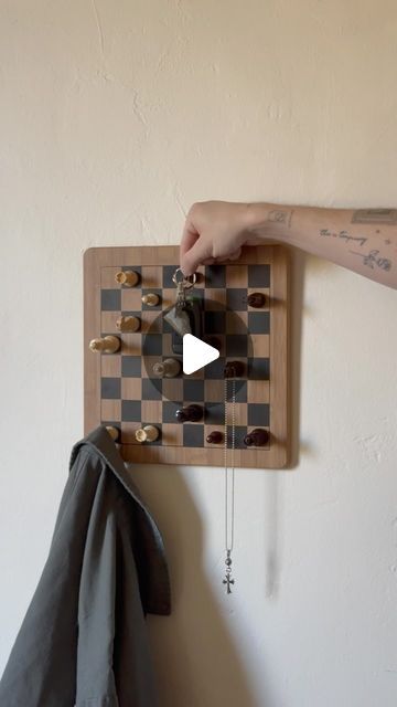 Lone Fox by Drew Michael Scott on Instagram: "COAT CHECK ✔️ Sharing how I created this fun $20 chess board wall hook in like 30 minutes! If you need a DIY gift idea, bookmark this one and create it later! Imagine how cute this would be in an entryway or bedroom 🤭 #lonefoxhome #diy #homedecor" Chess Bedroom Ideas, Chess Decoration, Backpack Hooks, Lone Fox, Key Holder Diy, Diy Hooks, Coat Check, Wooden Chess Board, Fox Home