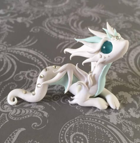 Clay Dragons, Craft Clay, Polymer Clay Dragon, Rasy Koni, ดินปั้น Polymer Clay, Clay Dragon, Dragon Sculpture, Ideas Craft, Tanah Liat