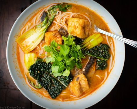 Delicious easy vegetarian laksa Vegetarian Laksa, Laksa Recipe, Curry Laksa, Mushroom Stroganoff, Midweek Meals, Kitchen Corner, Meat Lovers, Curry Paste, Cooking Together