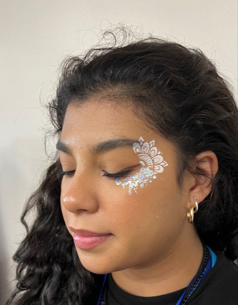 Concert Makeup, Face Paintings, Makeup Eyeliner, Face Painting, Bts Funny, Painting Ideas, Carnival Face Paint, Ear Cuff, Eyeliner