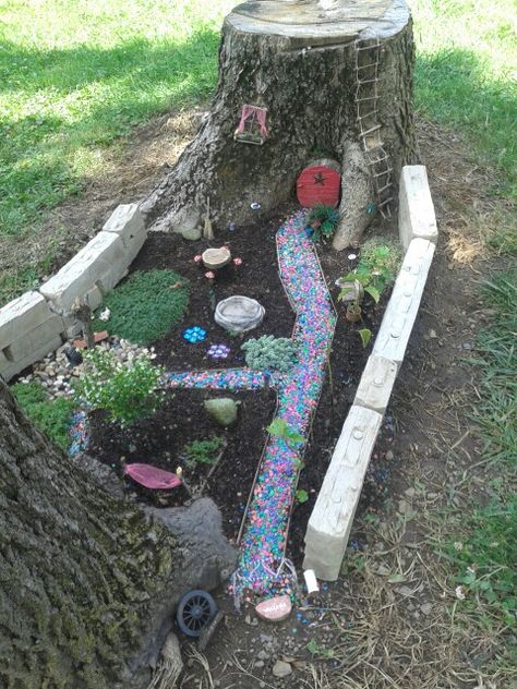 My fairy garden Kids Fairy Garden, Fairy Dollhouse, Stump Ideas, Tattoo Plant, Fairy Tree Houses, Magic Fairy, Fairy Garden Crafts, Fairy Garden Designs, Garden Inspo