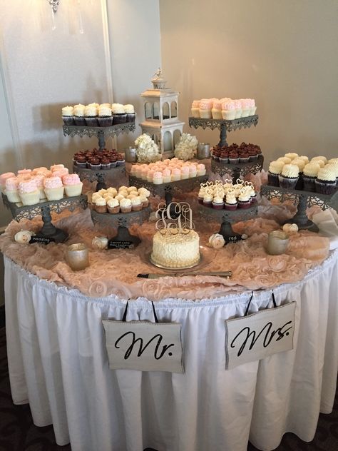 Cupcake Table Decorating Ideas, Cupcake Setup Display Wedding, Donut And Cupcake Dessert Table, Cupcake Arrangements Wedding, Display Dessert Table, Round Dessert Table Ideas, Wedding Cupcake Bar, Cupcake Displays For Weddings, Donut Arrangement