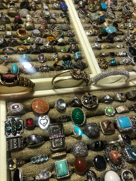 Second Hand Jewellery, Flea Market Rings, Chunky Crystal Jewelry, Chunky Crystal Rings, Thrifted Jewelry Aesthetic, Vintage Chunky Rings, Thrifted Rings, Thrift Accessories, Crystal Rings Aesthetic