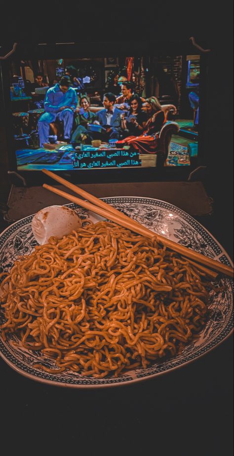 #noodles #noodlebowl #netflixandchill #netflixseries #friends #friendstvshow #loveyourself #night #saturdaynight #sweethomegoals Saturday Night Aesthetic, Saturday Night At Home, Friends Night, Sunshine Girl, Night At Home, Love Time, Netflix And Chill, Noodle Bowls, Friends Tv Show