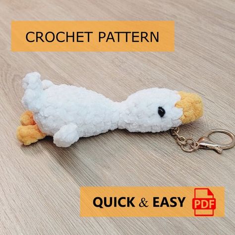 Toys Quotes, No Sew Amigurumi, Crochet Bird, Amigurumi For Beginners, Crochet Toys Free Patterns, Keychain Craft, Quick Crochet Patterns, Crochet Keychain Pattern, Crochet Birds