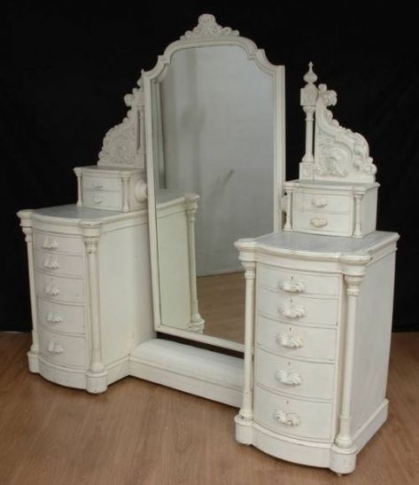 Victorian Dressing table ..this is simply stunning! Victorian Dressing Table, Pretty Furniture, Chic Room, Cute Furniture, Vintage Housewares, Dressing Rooms, Bedroom Idea, Dressing Area, Cute Room Ideas