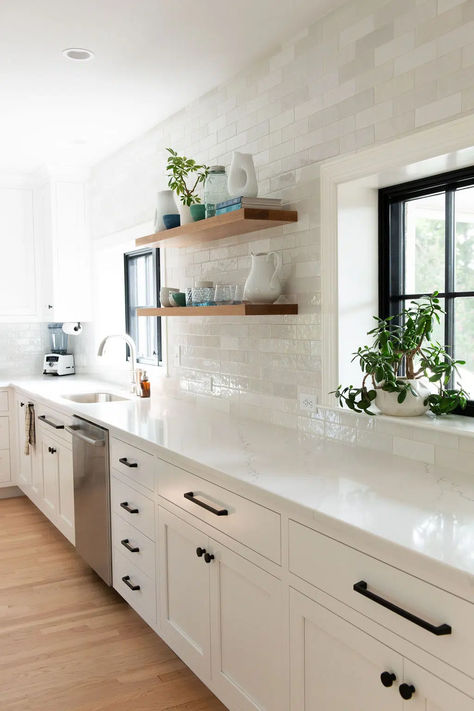 Kitchen backsplash with white cabinets