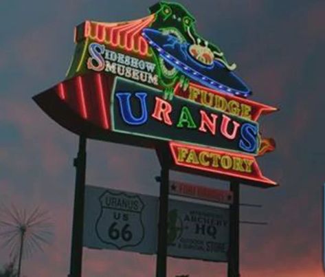 The Quirkiest List of Roadside Attractions Across America Road Side Attractions, Western Environment, Mens Journal, Vintage Neon Signs, Vintage Neon, Us Road Trip, Tourist Trap, Roadside Attractions, Aesthetic Things