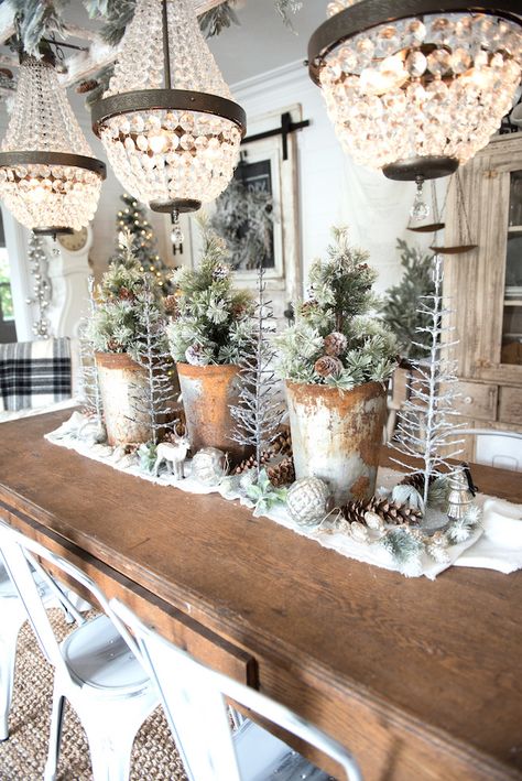 Wintery dining room tablescape @lizmarieblog Farmhouse Dining Room Centerpiece, Rustic Glam Christmas, Centerpiece Christmas Decor, Rustic Winter Decor, Dining Room Centerpiece, Centerpiece Christmas, Christmas Dining Room, Glam Christmas, Winter Table