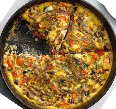 Classic Campfire Dutch Oven Quiche Dutch Oven Quiche, 2 Quart Dutch Oven Recipes, Best Quiche Recipes, Easy Campfire Meals, Dutch Oven Camping Recipes, Quiche Recipe, Crustless Quiche, Campfire Food, Camping Recipes