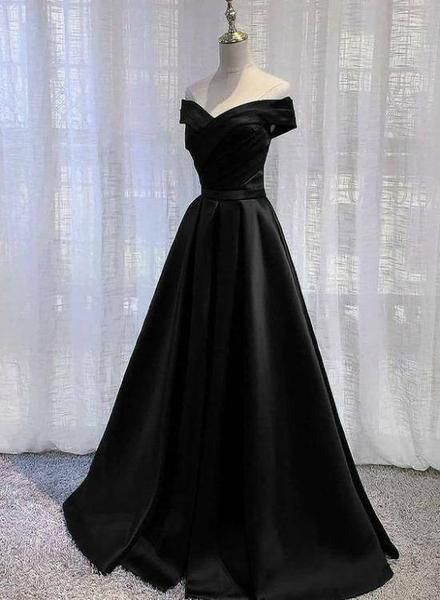 Black Yule Ball Dress, Marty Maraschino, Satin Gown Designs, Swaggy Clothes, Yule Ball Dress, Dark Landscape, Yule Ball, Deep Art, Trendy Dress Outfits