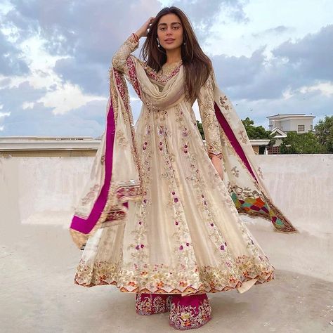 Pakistani Bridal Inspo 🕊 on Instagram: “Love the trousers paired with this anarkali dress 😍💗 @sadafkanwal 🌸 Outfit @parniyaanbyayesha . . . . . . #wedding #pakistan…” Pakistani Formal Dresses, Traditional Indian Dress, Pakistani Wedding Outfits, Pakistani Dresses Casual, Pakistani Fancy Dresses, Beautiful Pakistani Dresses, Traditional Indian Outfits, Indian Dresses Traditional, Simple Pakistani Dresses