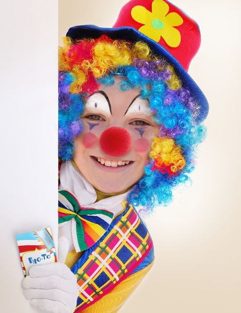 Little boy used free clown photo editor to turn himself into a funny clown for the April Fool's day Clown Face Paint, Clown Photos, Face In Hole, Clown Face, Clowns Funny, Send In The Clowns, Cute Clown, Circus Costume, Clown Faces