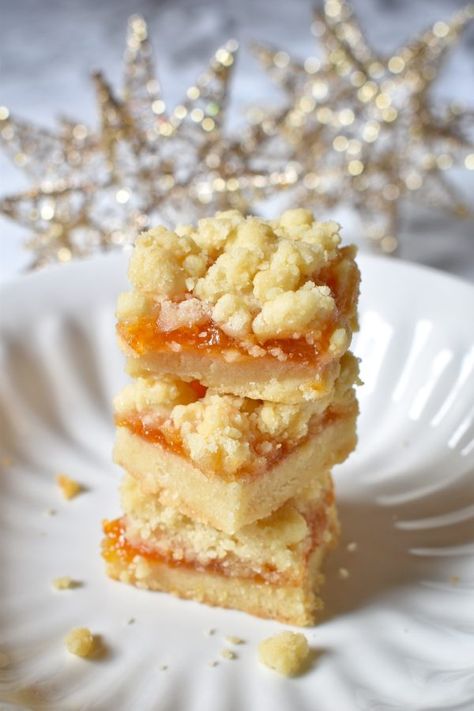 Apricot Bars Recipe, Apricot Bars, Jam Bars, Dried Apricot, Almond Pastry, Apricot Recipes, Shortbread Bars, Dessert Bar Recipe, Cookie Bar Recipes