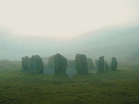 Stonehenge | places to visit in England | best places to visit in england and europe | Follow for more updates on travel cities for your adventure. Cultute | Tradition | Nature | History Aesthetic city life | Hotels to stay | points to see | scenic view | amazing nature | explore nature #stonehenge #england #solstice #history_of_england #archaeology #tourist #tour_destinations #travel #map Ancient England Aesthetic, Iron Age Aesthetic, Western Europe Aesthetic, Stonehenge Aesthetic, Old England Aesthetic, Ruins Aesthetic, Archaeology Aesthetic, Scottish Aesthetic, Explorer Aesthetic