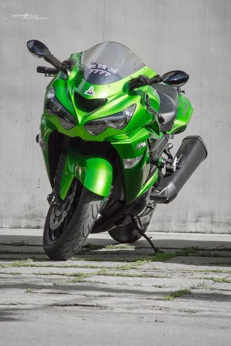 Kawasaki Ninja ZX 14R Motorbike Kawasaki Ninja Bike, Ninja Bike, Xe Ducati, Kawasaki Motorcycle, Kawasaki Bikes, Custom Sport Bikes, Crotch Rocket, Super Bike, Kawasaki Motorcycles