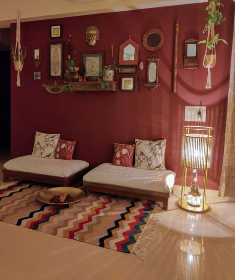 Eclectic Indian gallery wall curated with vintage mirrors, ethnic art and handicraft curios in dark earthy tones. Indian Room Decor Ideas, Indian Apartment Decor, Indian Apartment, Living Room Indian, Low Seating, Dining Corner, Indian Wall Decor, Indian Room Decor, Home Decor Indian