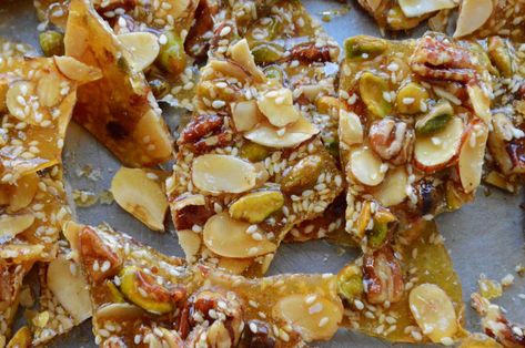 Sesame Candy Recipes, Nut Brittle Recipe Simple, Sesame Brittle Recipe, Nut Brittle Recipe, Sesame Brittle, Pistachio Brittle, Seasoned Nuts, Nut Brittle, American Dessert