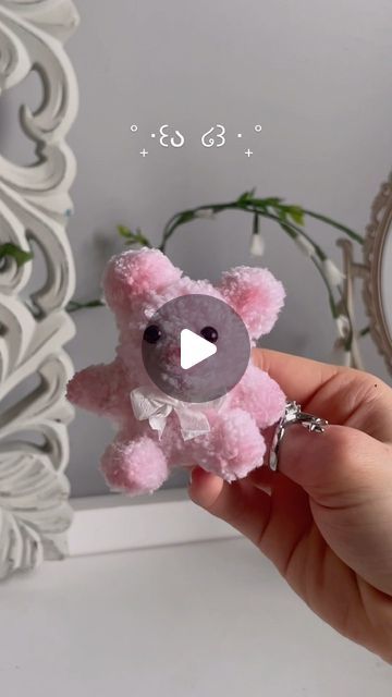 Yasmin 🧸 on Instagram‎: "DIY Pom Pom build a bear 🥹🤍 ૮ • ﻌ - ა Ib: Pom Pom ideas from Pinterest"‎ Diy Small Teddy Bear, Pom Pom Teddy Bear Diy, How To Make Pom Pom Animals, Pom Pom Teddy Bear, Pom Pom Animals Diy Easy, Things To Make With Pom Poms, How To Make A Pom Pom With Yarn, How To Make Pom Poms With Yarn, Cute Build A Bears