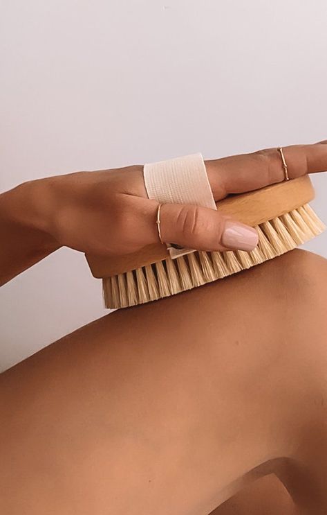 Body Dry Brushing, Body Glow, Dry Body Brushing, Body Brush, Oil Skin Care, Body Brushing, Spray Tanning, روتين العناية بالبشرة, Dry Brushing