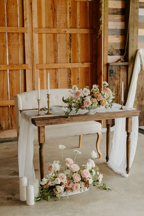 Vintage Sweetheart Table, Vintage Wedding Cake Table, Sweetheart Table Flowers, Head Table Wedding Decorations, Sweetheart Table Decor, Head Table Decor, Vintage Wedding Table, Head Table Wedding, Sweetheart Table Wedding