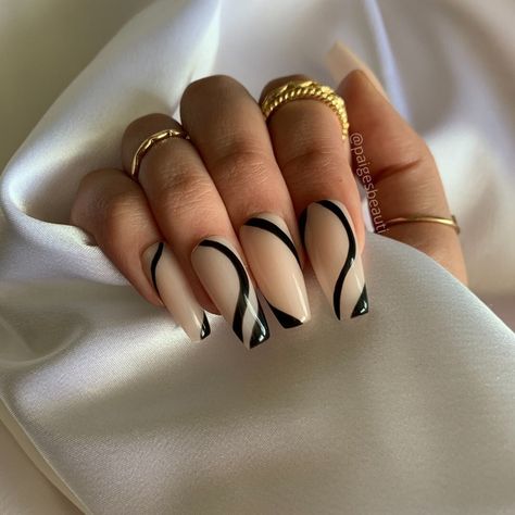 Swirl Lines Nails, Cream And Black Nails Designs, Beige And Black Nails Design, Coffin Black Nails Design, Cream And Black Nails, Nude And Black Nail Designs, Nails With Black Lines, Line Work Nails, Black Swirl Nails