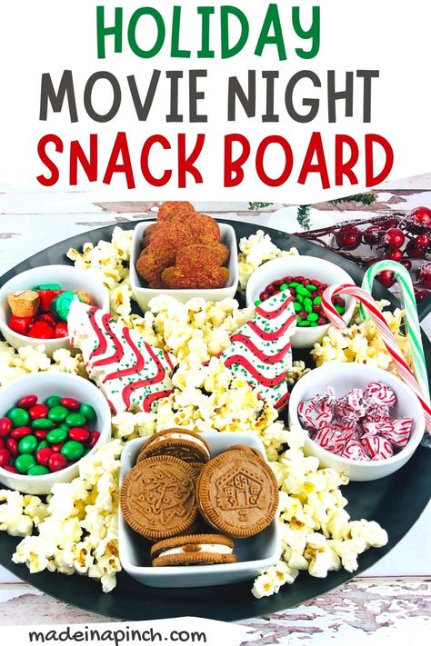 Movie Night Snacks Christmas, Outdoor Christmas Movie Party, Christmas Movie Nights For Kids, Christmas Snack Tray For Kids, Family Charcuterie Board Dinner, Christmas Snacks For Movie Night, Christmas Movie Night Snack Board, Christmas Movie Treats, Movie Night Snack Table