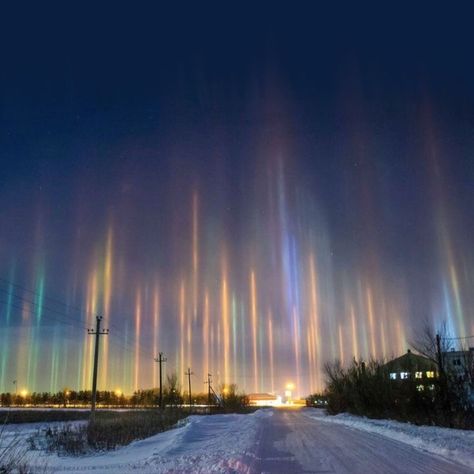 Beam Of Light Photography, Crystal Reflection Light, Pillar Of Light Art, Light Beam Aesthetic, Crystal Core Aesthetic, Atmospheric Aesthetic, Nature Phenomenon, Light Phenomenon, Sky Phenomenon