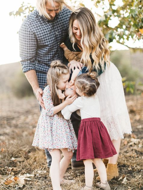 Natural light family photos by Elate Family on 100 Layer Cakelet | Wedding & Party Ideas | 100 Layer Cake