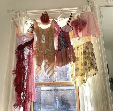 Dreamy Wardrobe Aesthetic, Diy Fashion Aesthetic, Coquette Fashion Aesthetic, Take Out Aesthetic, Girlhood Art, Jeanne Paquin, Types Of Fashion, Coquette Room Decor, Coquette Room