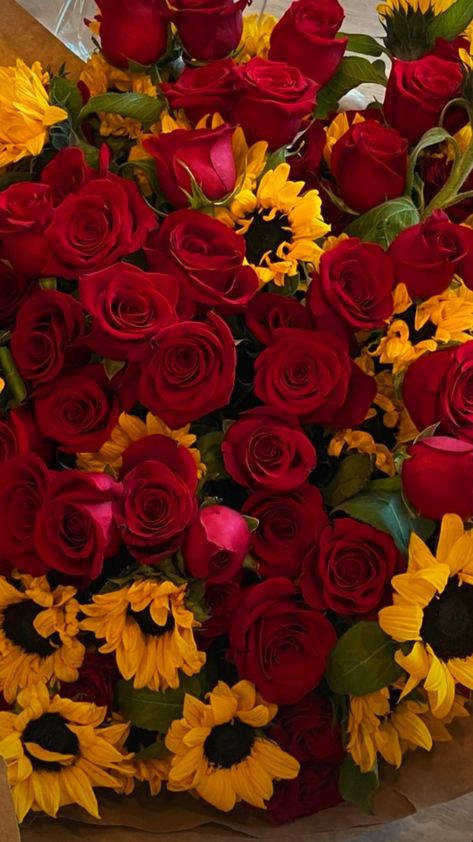 Red Roses And Sunflowers, Seasonal Wallpaper, Sunflowers And Roses, Beautiful Bouquets, Sunflower Wallpaper, Nothing But Flowers, Flower Therapy, Wallpaper Phone, Beautiful Bouquet