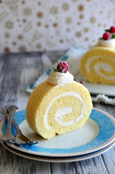 How to Make Vanilla Bean Swiss Roll (雲呢拿瑞士卷蛋糕) with Step-by-step video tutorial. Easy and foolproof Swiss Roll recipe. http://uTry.it Cake Roll Recipes Easy, Roll Cake Recipe Vanilla, Vanilla Swiss Roll, Swiss Roll Cakes, Candied Cranberries, Swiss Roll Cake, Japanese Cake, Cake Rolls, Cake Roll Recipes