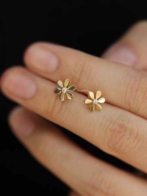 Flower earrings gold