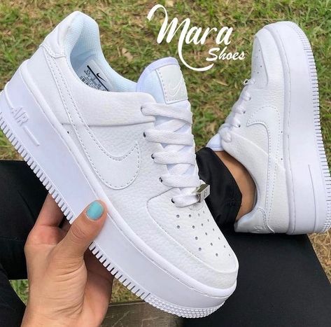 Air Force 1 Platform, Nike Platform Sneakers, Tenis Air Force, Air Force One Shoes, White Nike Shoes, Nike Shoes Girls, Preppy Shoes, Jordan Shoes Girls, All Nike Shoes