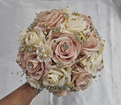 Handmade quinceañera bouquet with Blush Pink and Dark Champagne roses. Finished off with Gold brooches. Décor can be changed upon request. *This is a made to order bouquet* *Please note brooches can change in style based on availability* Rose Gold Quince Ramo, Rose Gold Quince Bouquet, Pink And Gold Theme Quinceanera, Light Pink And Champagne Quince, Quinceanera Flower Bouquet Pink, Rose Gold Quinceanera Centerpiece Ideas, Pink And Rose Gold Quinceanera Dress, Pink And Gold Quince Cake, Champagne Quinceanera Theme Decorations