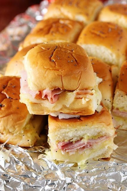 Appetizers For Party Easy, Sandwiches Appetizers, Shower Appetizers, Ham And Cheese Sliders, Baby Shower Snacks, Cheese Sliders, Appetizer Sandwiches, Leftover Ham Recipes, Pork Sandwiches