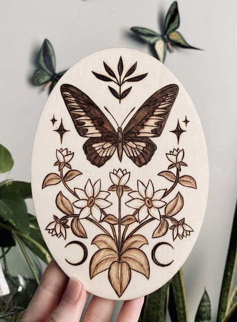 Country Wood Burning Ideas, Burned Wood Art, Wood Burning Crafts Diy, Flower Wood Burning, Pyrography Patterns Free, Wood Engraving Ideas, Wood Burning Gifts, Wood Burning Projects, Wood Burning Ideas