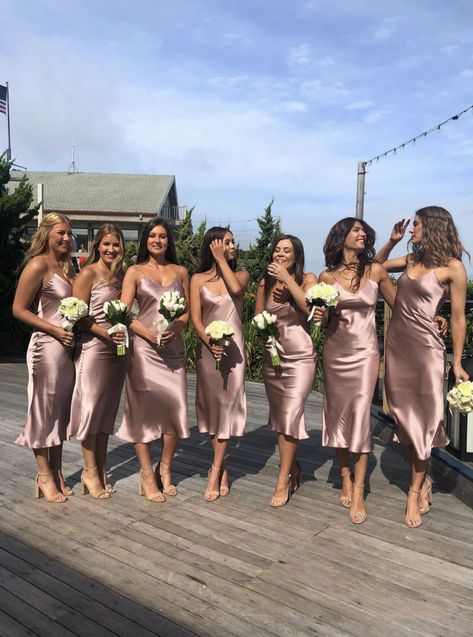 7 Bridesmaids wearing silk mid length dresses. All holding white bouquet of flowers outside. Hair is styled with loose waves. Simple Short Bridesmaid Dresses, Slip Bridesmaids Dresses, Simple Party Dress, Dresses For Wedding Party, Rose Gold Bridesmaid Dress, Silk Bridesmaid Dresses, Spaghetti Strap Bridesmaids Dresses, Tea Length Bridesmaid Dresses, Rose Gold Bridesmaid