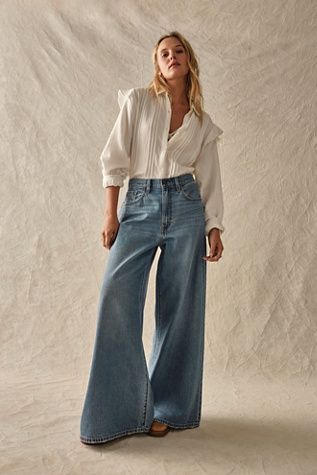 Wide Leg Jeans Outfit, Bohol, Wide Jeans, High Waisted Jeans, Looks Chic, Wide Leg Denim, Jean Outfits, Denim Fashion, Look Fashion