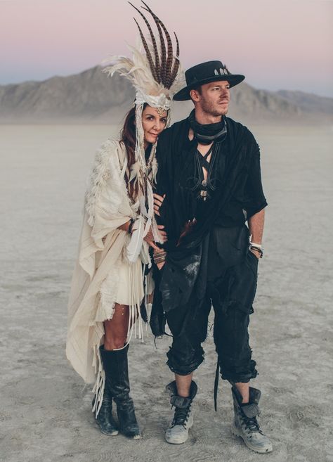 Estilo Burning Man, Burning Man Wedding, Africa Burn, Coachella Outfit Men, Dubai Outfit, Afrika Burn, Burning Men, Festival Attire, Man Wedding