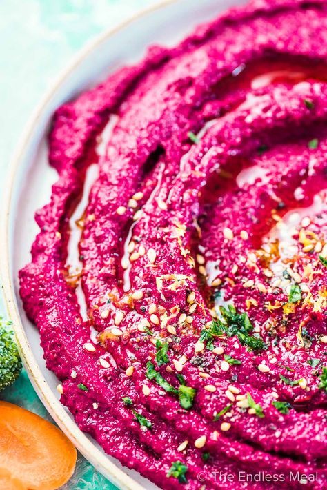 Humus Recept, Labneh Dip, Beet Hummus Recipe, Beet Dip, Roasted Beet Hummus, Beetroot Hummus, Beet Hummus, Beet Recipes, God Mat