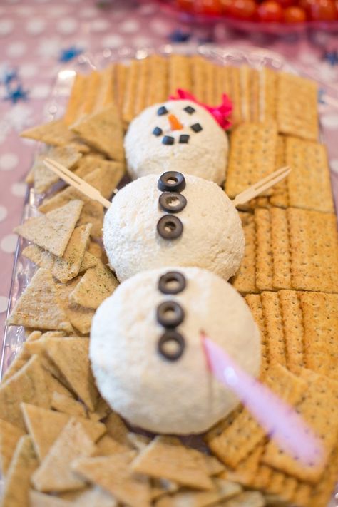 Snowman Dip, Snowman Food, Winter Party Foods, Snowman Cheeseball, Winter Onederland Party Girl, First Birthday Winter, Winter Wonderland Birthday Party, Winter Onederland Birthday Party, Snow Party