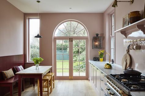 Brown Interiors, Houses In Poland, English Country House Style, Sarah Brown, Kitchen Transitional, London Kitchen, Lighting Plan, Brown Interior, Transitional Kitchen