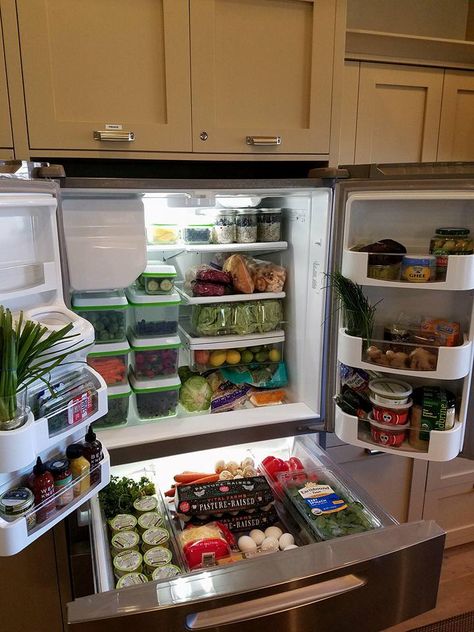 Healthy Fridge, Clean Baking, Cleaning Painted Walls, Meal Prep Clean Eating, Kitchen Organization Pantry, Clean Food Crush, Food Crush, Refrigerator Organization, Fridge Organization