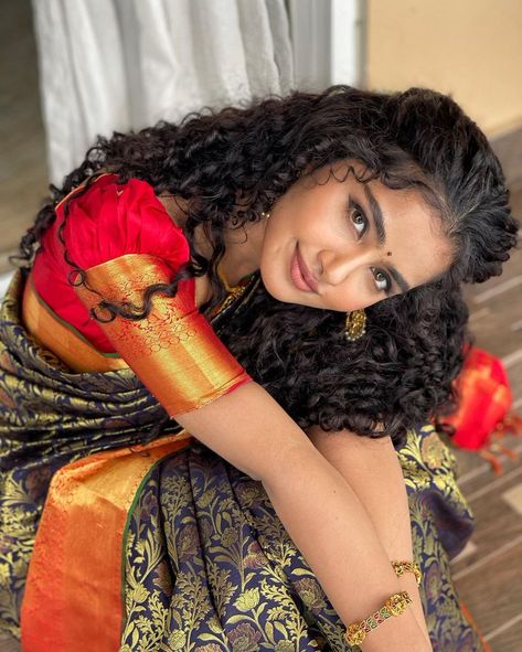 Monochrome Angel, South Indian Hairstyle, Hair Style On Saree, Saree Hairstyles, Lehenga Saree Design, Traditional Hairstyle, Beautiful Angels, Anupama Parameswaran, Self Portrait Poses